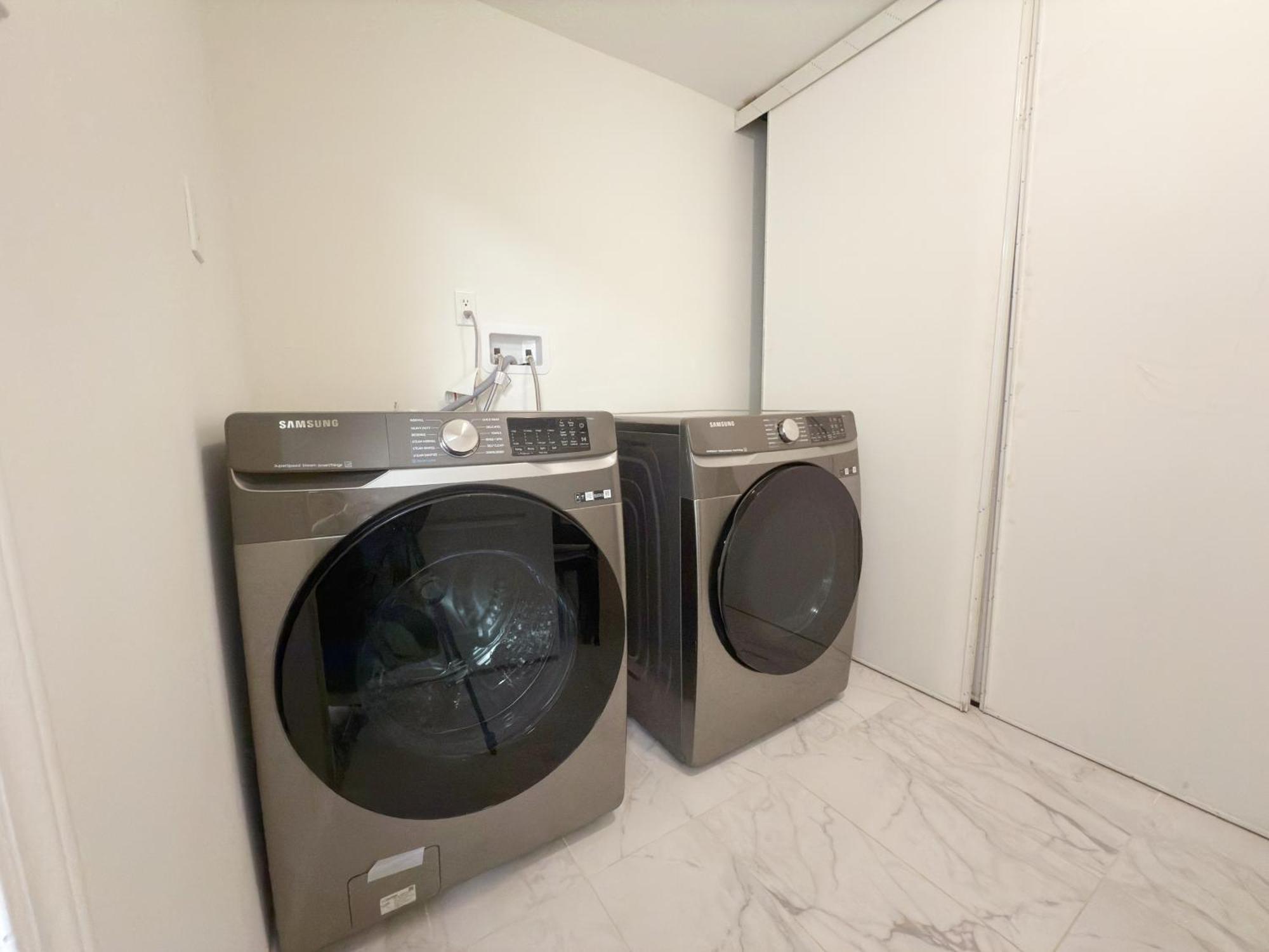 Cozy Room With Private Bath Near Don Mills Subway تورونتو المظهر الخارجي الصورة