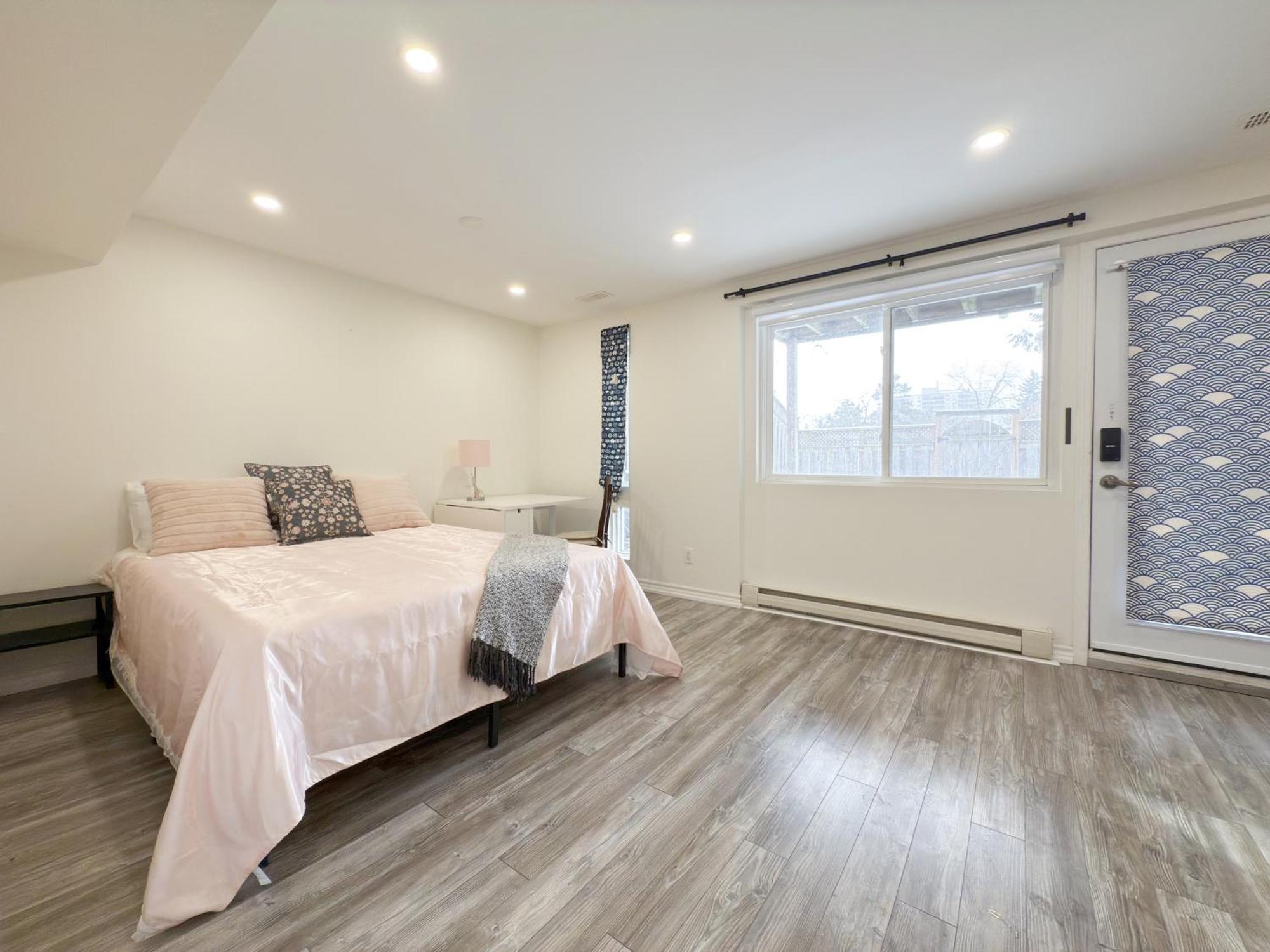 Cozy Room With Private Bath Near Don Mills Subway تورونتو المظهر الخارجي الصورة