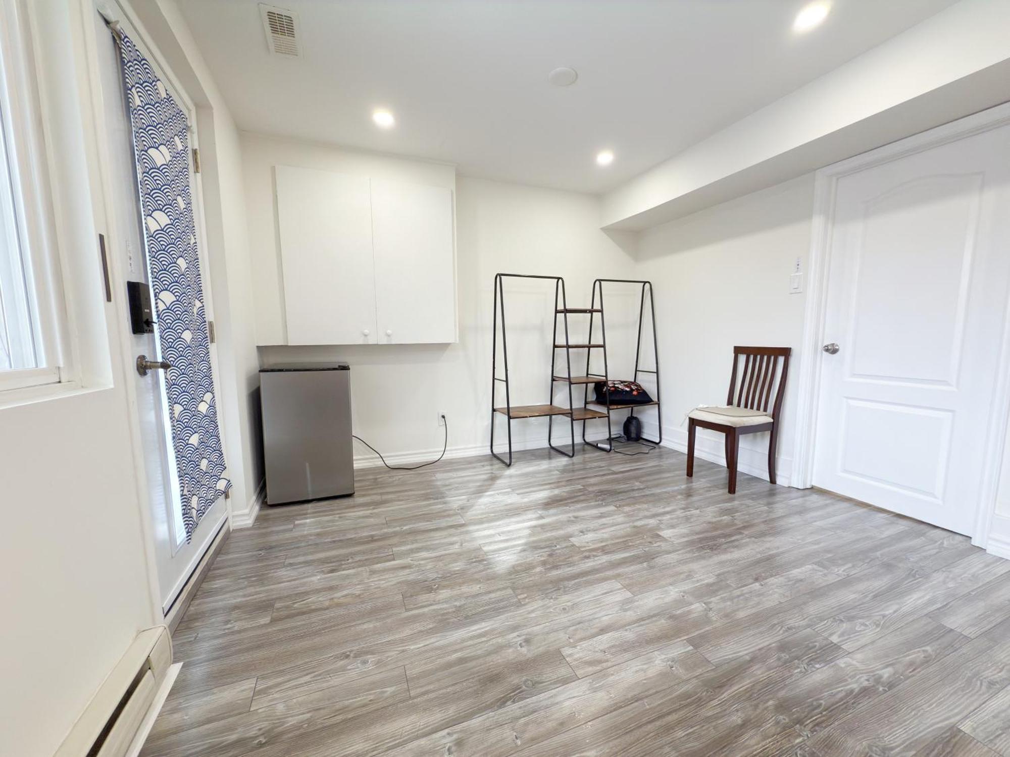Cozy Room With Private Bath Near Don Mills Subway تورونتو المظهر الخارجي الصورة