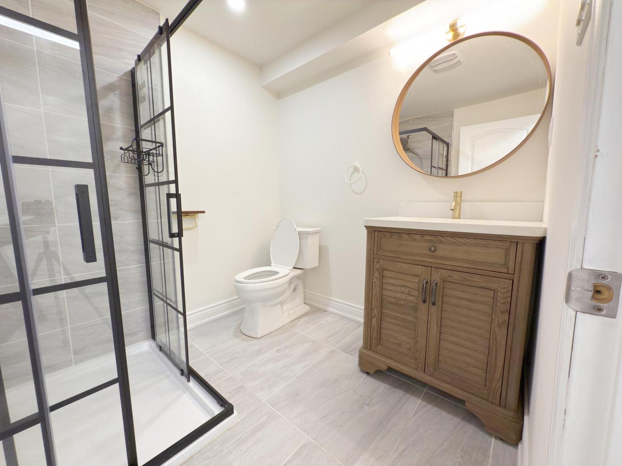 Cozy Room With Private Bath Near Don Mills Subway تورونتو المظهر الخارجي الصورة