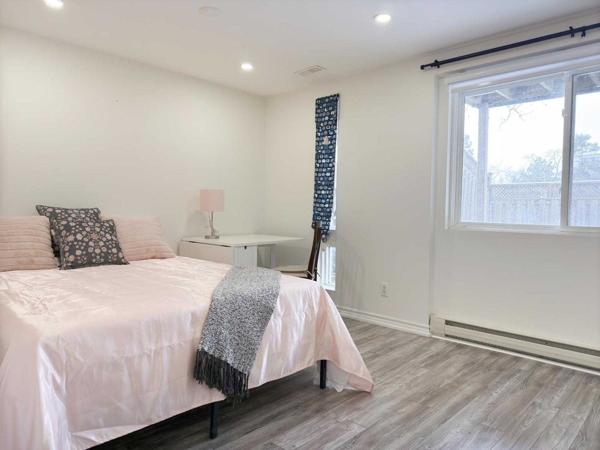 Cozy Room With Private Bath Near Don Mills Subway تورونتو المظهر الخارجي الصورة